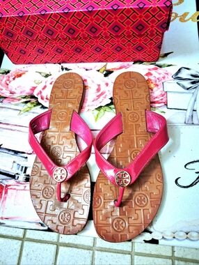 In EXC Tory Burch Pink Miller Thong Sandals Size 9M